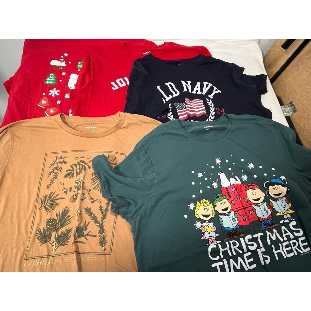5 Adult XXL Old Navy Graphic Tees Holiday Nature Prints Hello Kitty Peanuts USA - Picture 1 of 15
